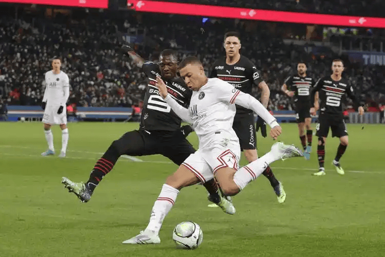 巴黎圣日耳曼法甲战胜图卢兹姆巴佩点球命中的简单介绍